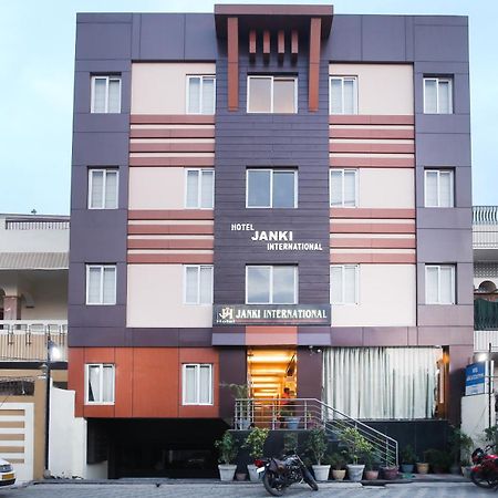 Hotel Janki International 3 Km From Kashi Vishwanath Temple Free Pickup From Railway Station Varanasi Exterior foto