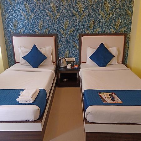 Hotel Janki International 3 Km From Kashi Vishwanath Temple Free Pickup From Railway Station Varanasi Exterior foto
