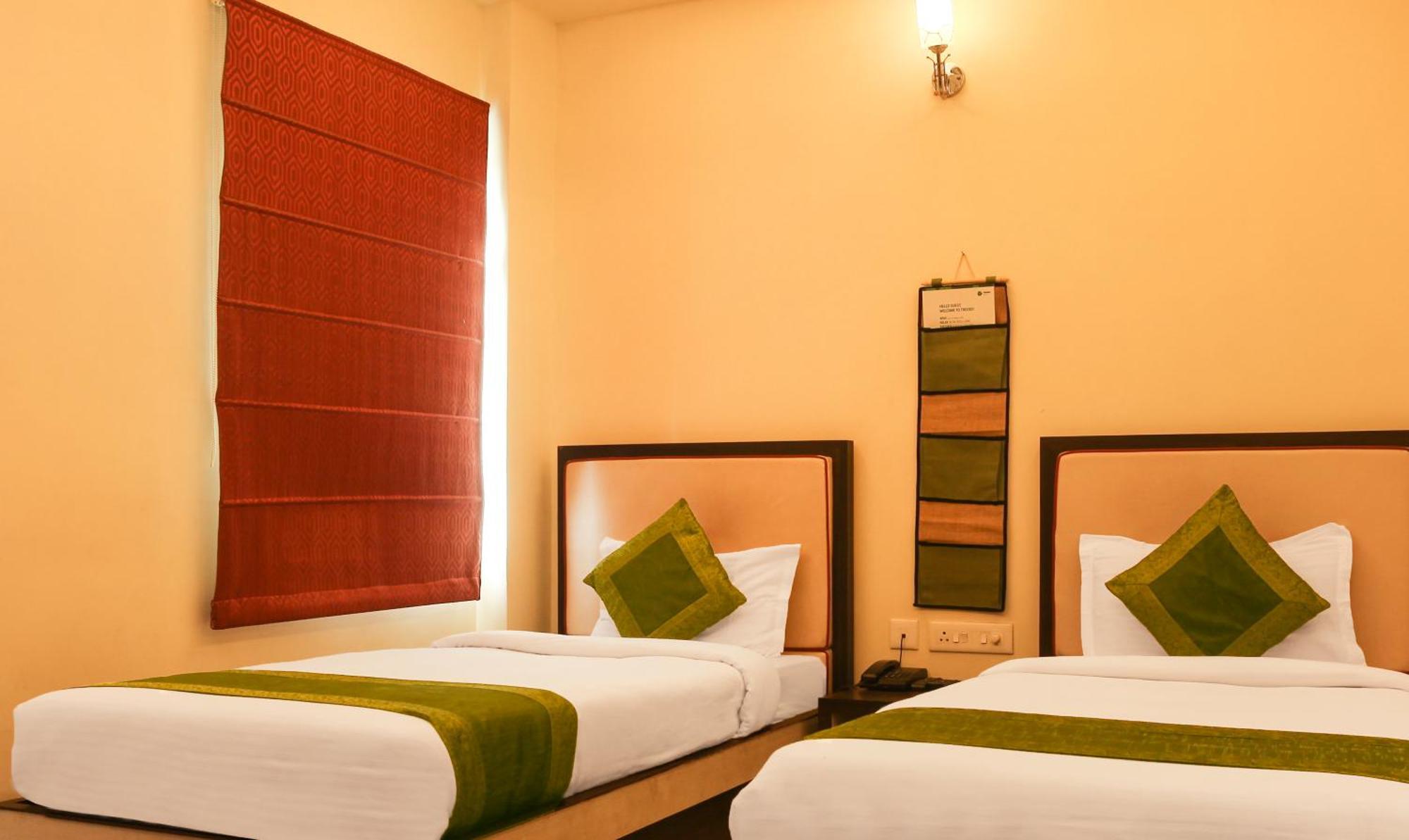 Hotel Janki International 3 Km From Kashi Vishwanath Temple Free Pickup From Railway Station Varanasi Exterior foto