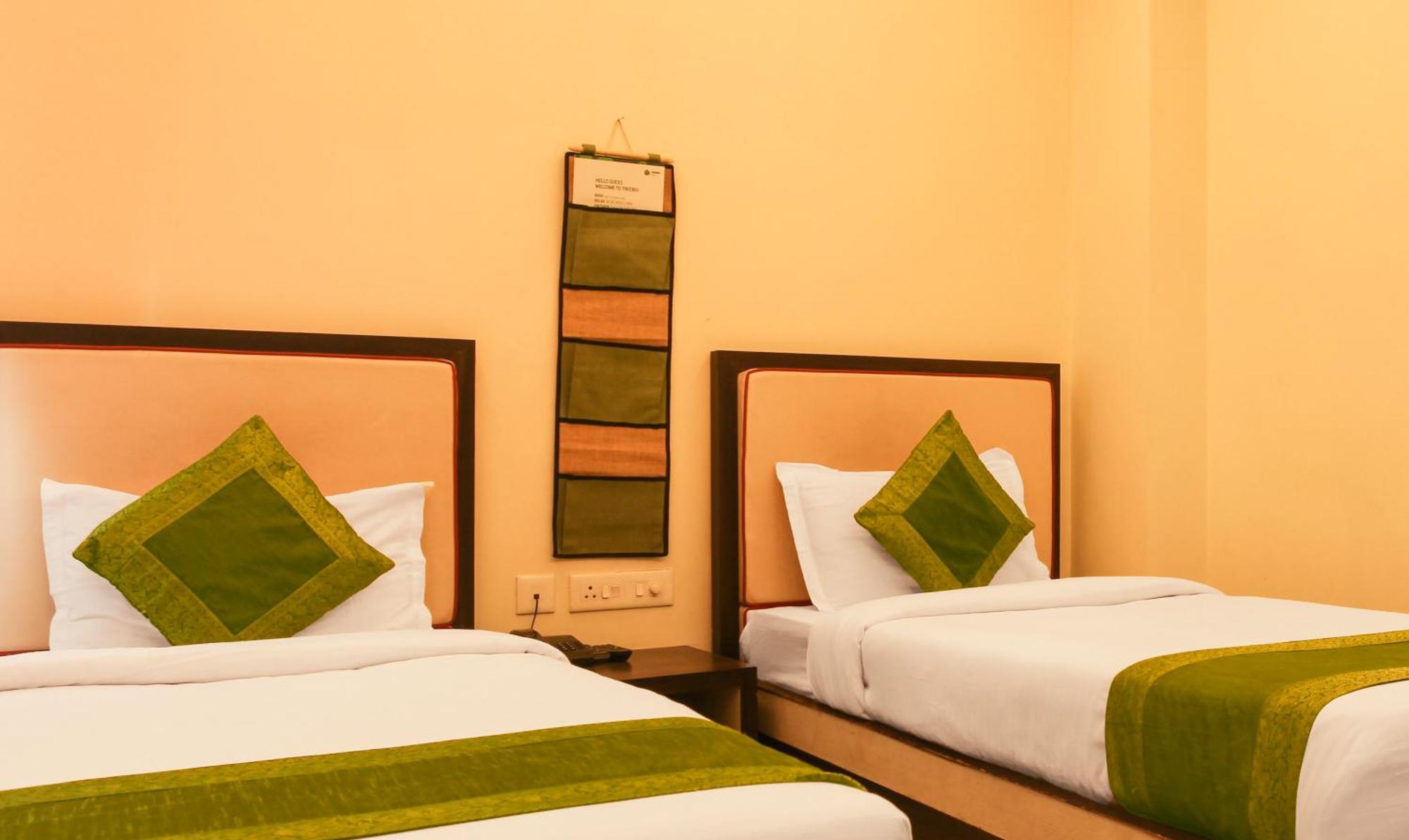 Hotel Janki International 3 Km From Kashi Vishwanath Temple Free Pickup From Railway Station Varanasi Exterior foto