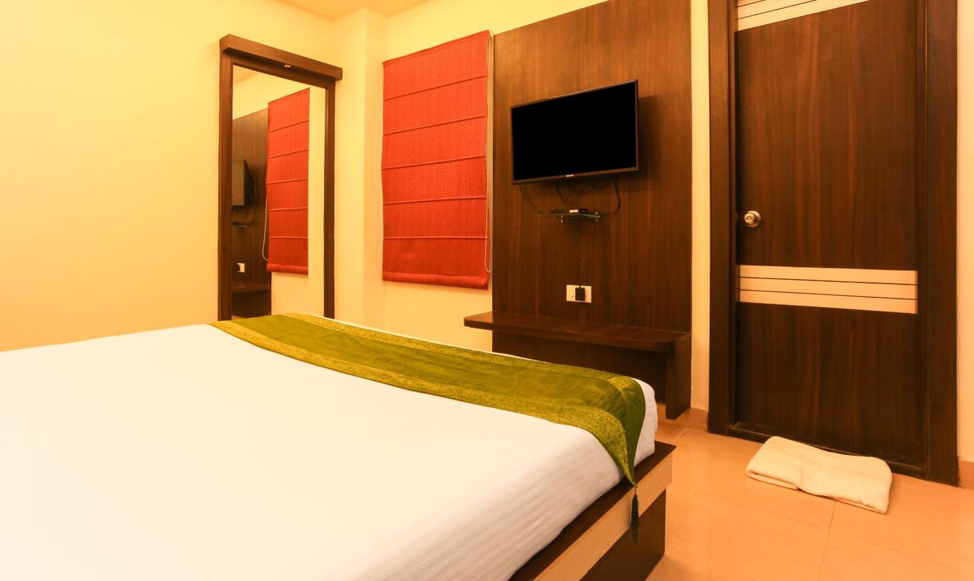 Hotel Janki International 3 Km From Kashi Vishwanath Temple Free Pickup From Railway Station Varanasi Exterior foto