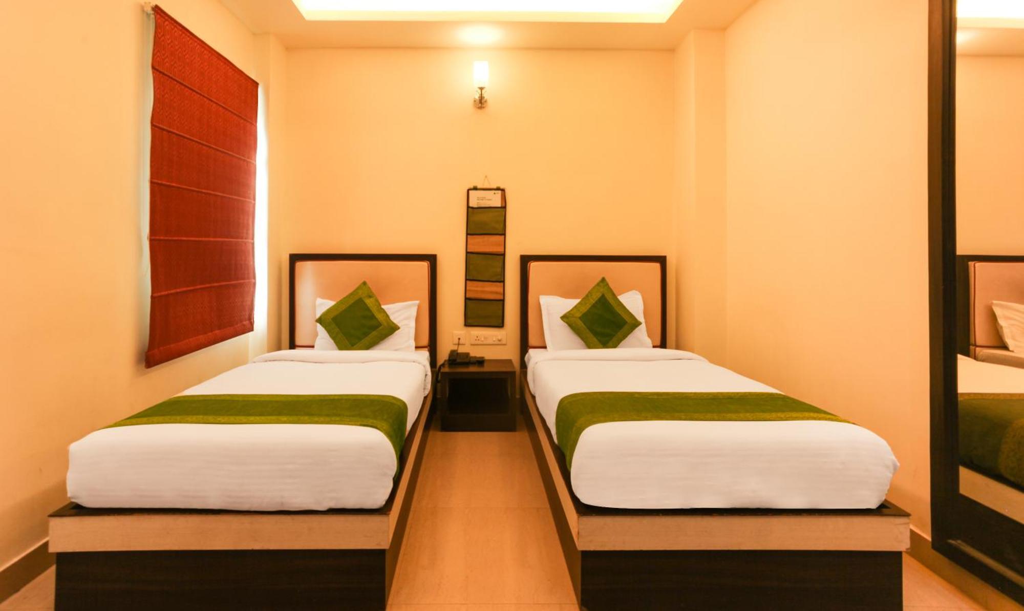 Hotel Janki International 3 Km From Kashi Vishwanath Temple Free Pickup From Railway Station Varanasi Exterior foto