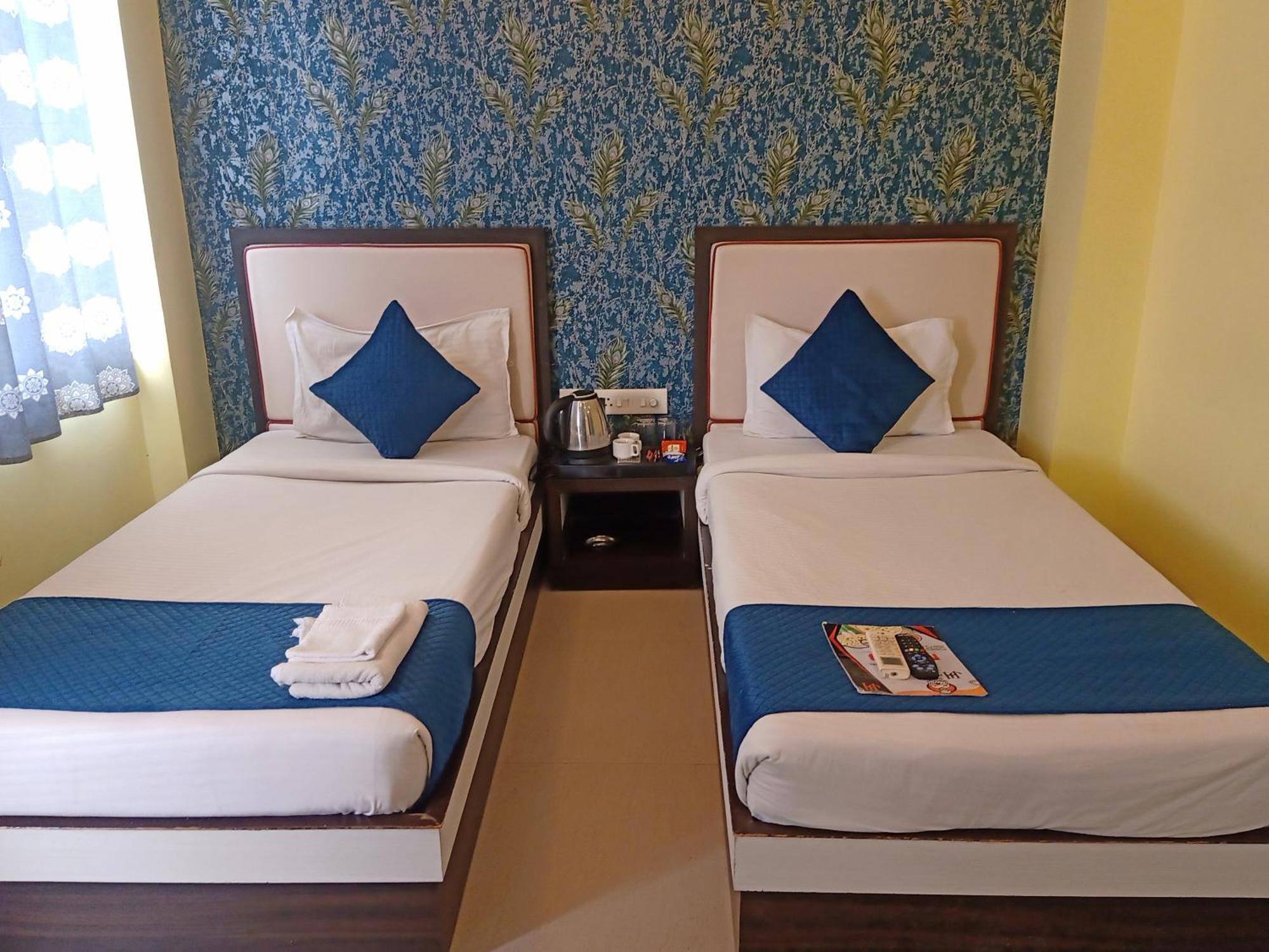 Hotel Janki International 3 Km From Kashi Vishwanath Temple Free Pickup From Railway Station Varanasi Exterior foto