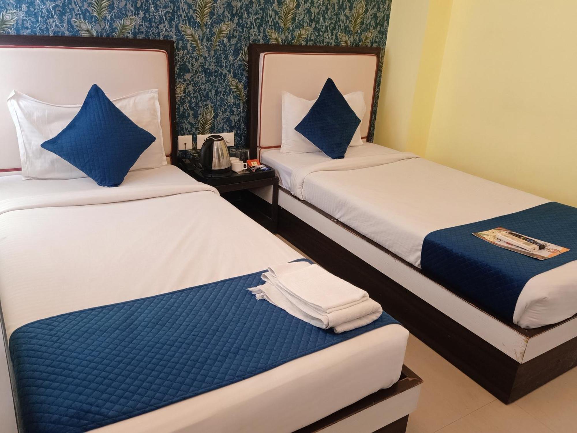 Hotel Janki International 3 Km From Kashi Vishwanath Temple Free Pickup From Railway Station Varanasi Exterior foto