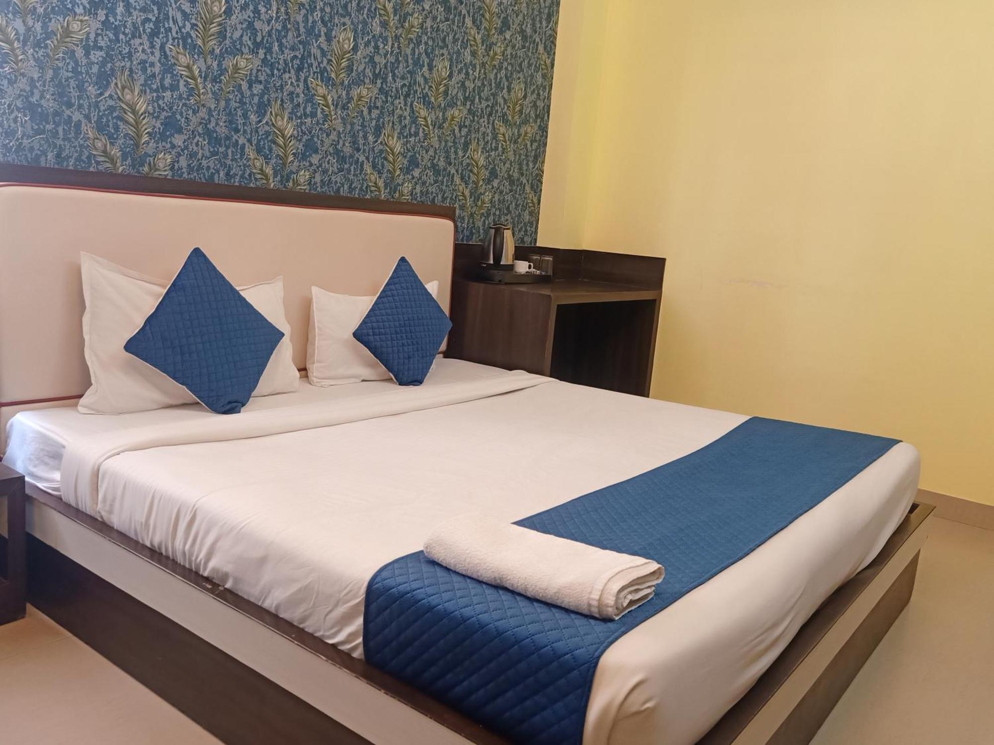 Hotel Janki International 3 Km From Kashi Vishwanath Temple Free Pickup From Railway Station Varanasi Exterior foto