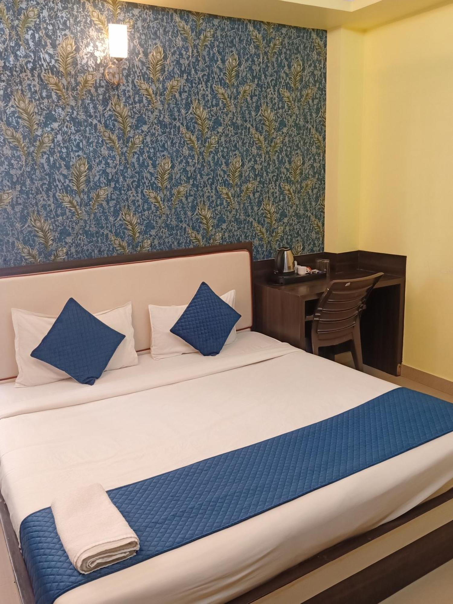 Hotel Janki International 3 Km From Kashi Vishwanath Temple Free Pickup From Railway Station Varanasi Exterior foto