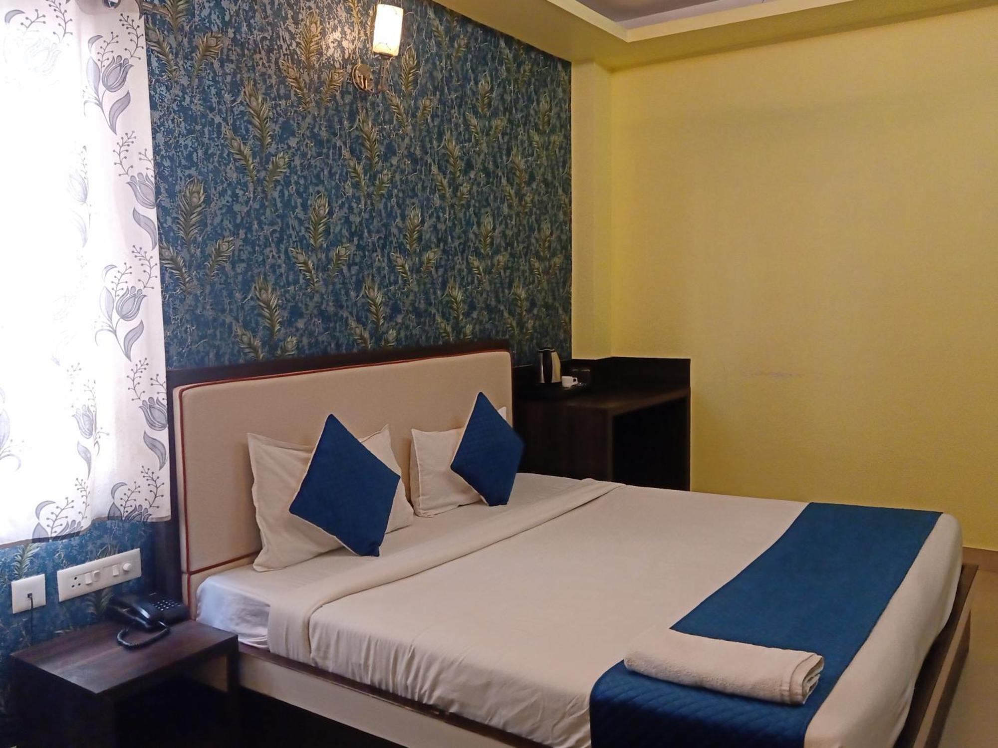 Hotel Janki International 3 Km From Kashi Vishwanath Temple Free Pickup From Railway Station Varanasi Exterior foto